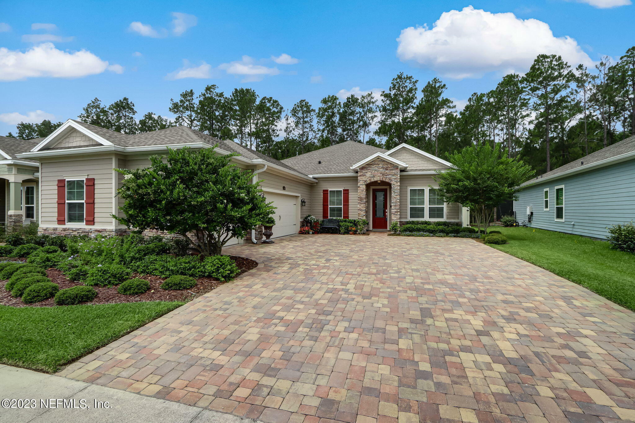 Property Photo:  484 Glorieta Drive  FL 32095 