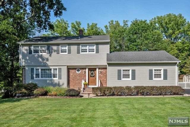 Property Photo:  67 Pitcairn Drive  NJ 07068 