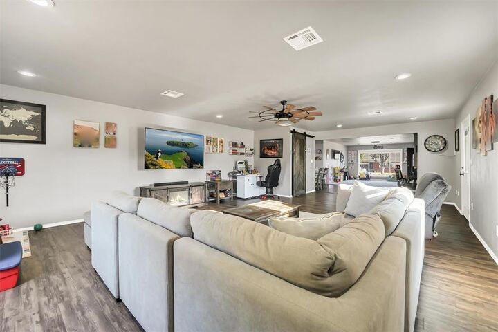 Property Photo:  208 S Mockingbird Drive  OK 73521 