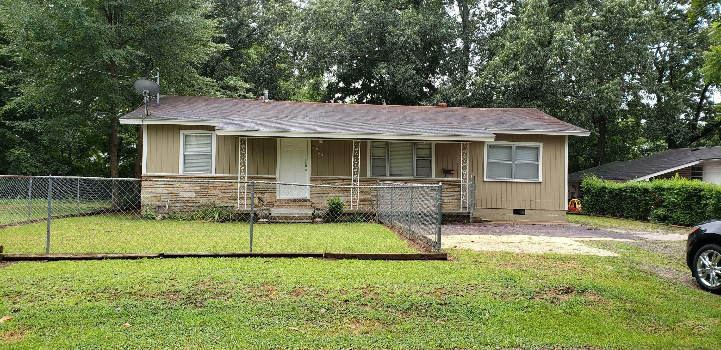 Property Photo:  1005 W Taylor Street  AR 72830 