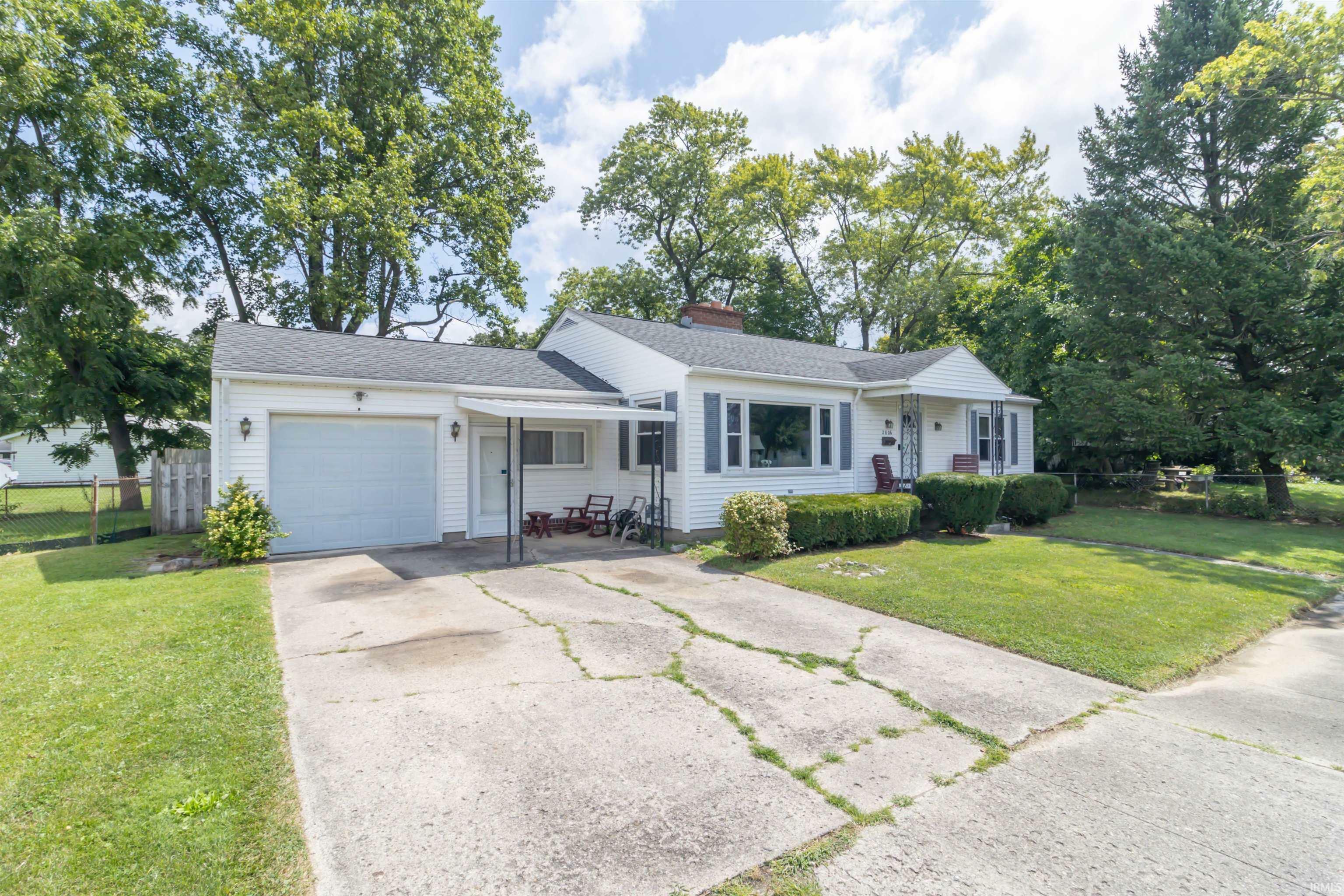 Property Photo:  2806 Greenview Avenue  IN 47362-2021 