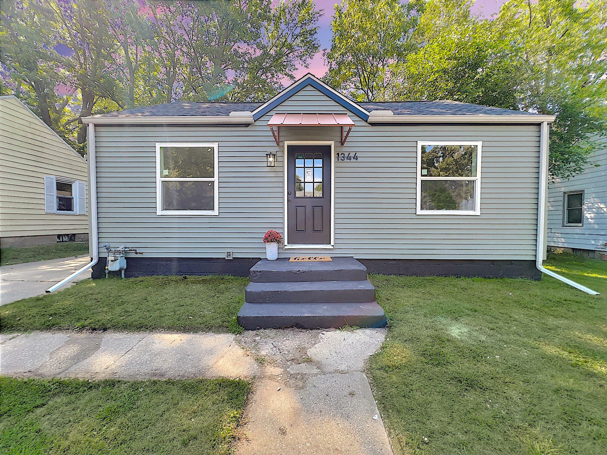 Property Photo:  1344 Wayne Street  MI 49120 