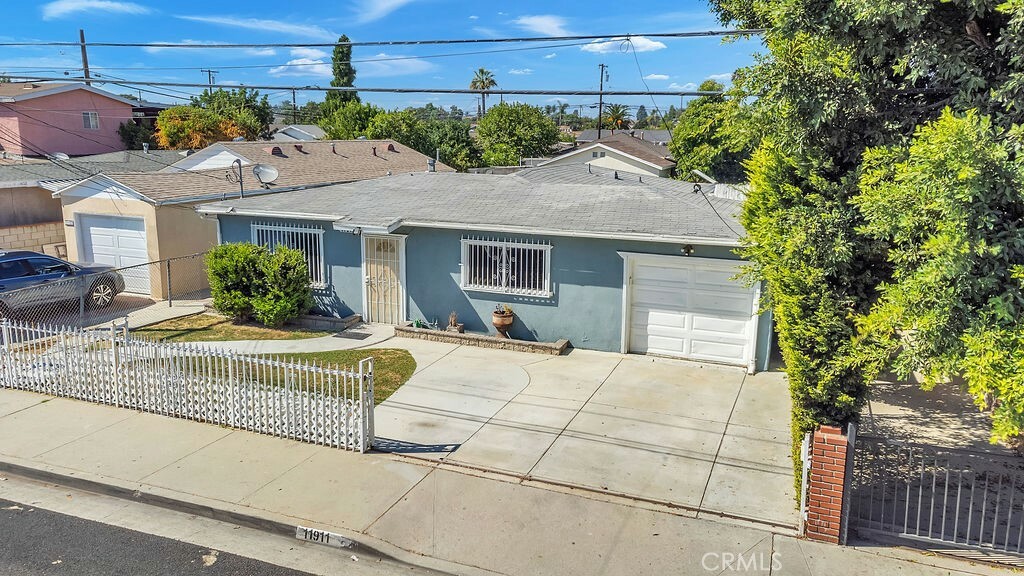 Property Photo:  11911 Lowemont Street  CA 90650 