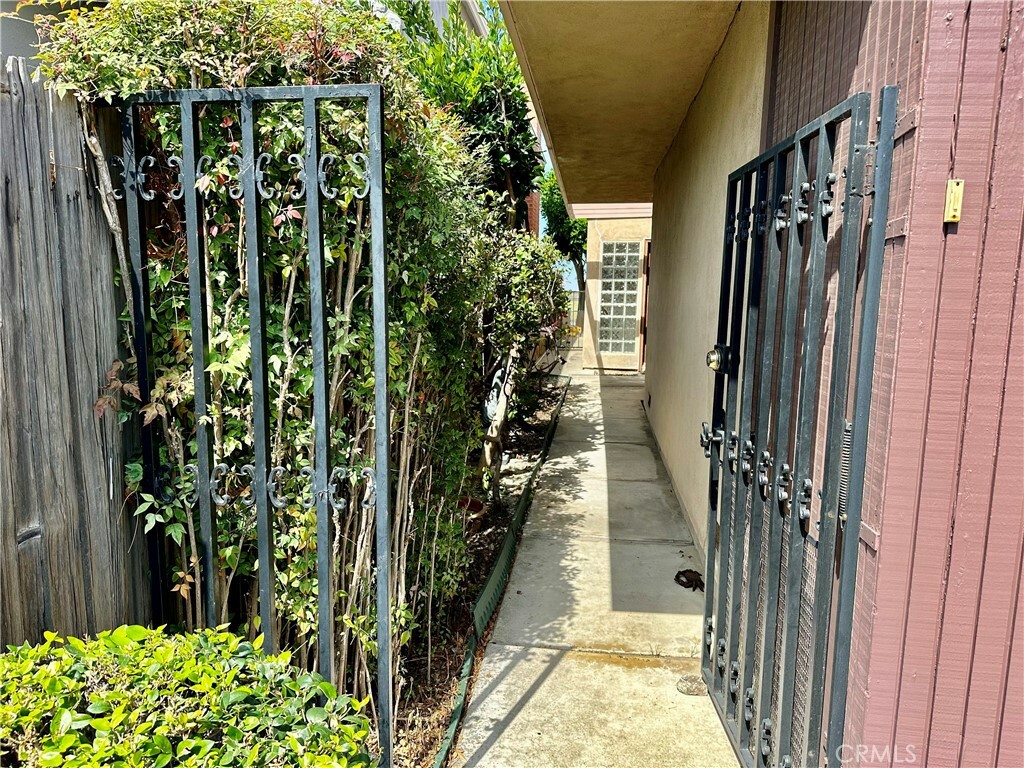 Property Photo:  431 Canal Street  CA 92663 