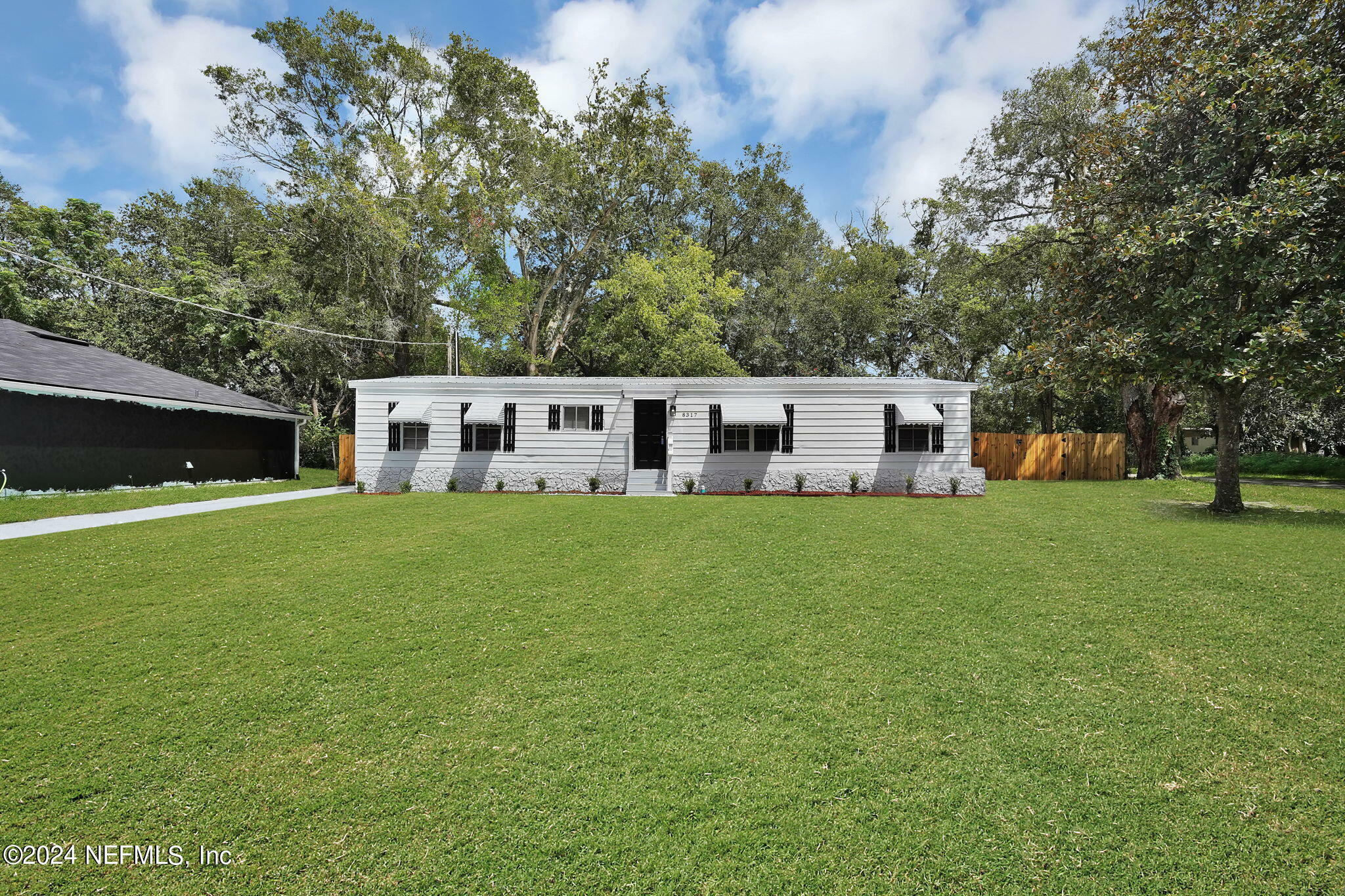 Property Photo:  8317 Mc Glothlin Street  FL 32210 