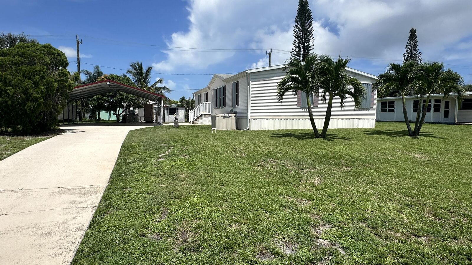 Property Photo:  7129 SE Ridgeway Terrace  FL 33455 