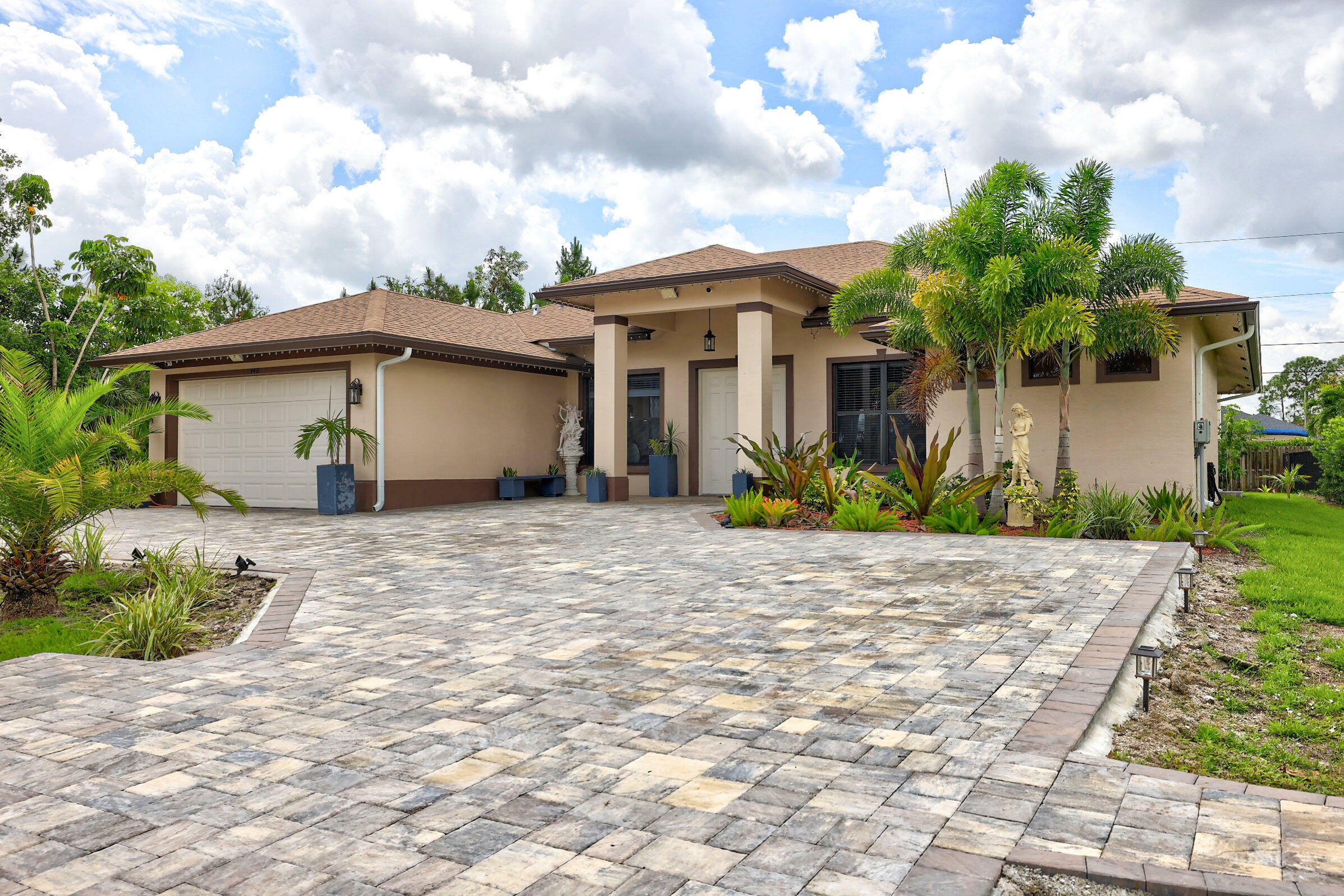 Property Photo:  340 SW Film Avenue  FL 34953 