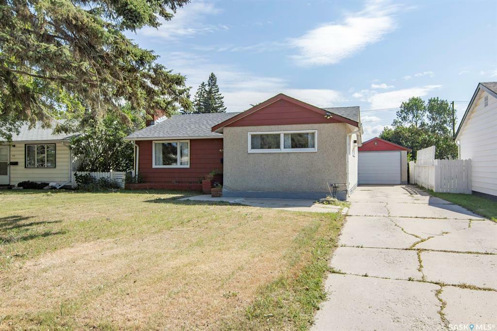 Property Photo:  414 T Avenue N  SK S7L 3B4 