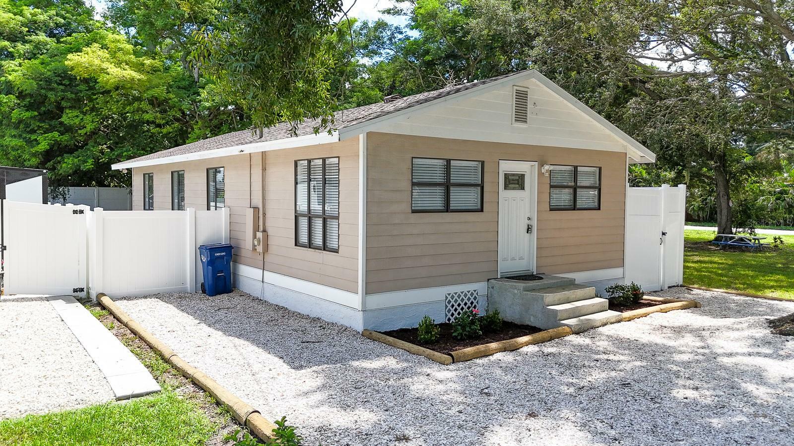 Property Photo:  2706 6th Avenue E  FL 34221 