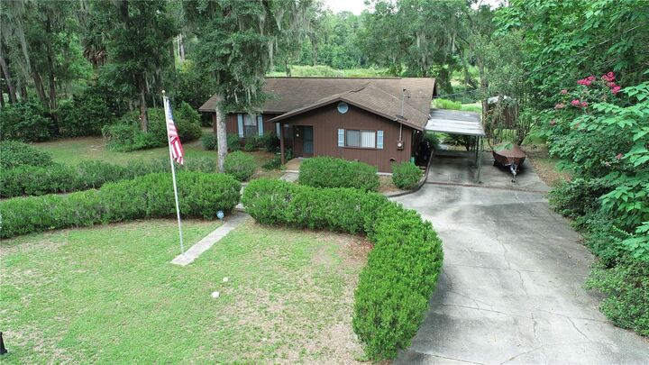 Property Photo: 23014 SE 65th Place FL 32640