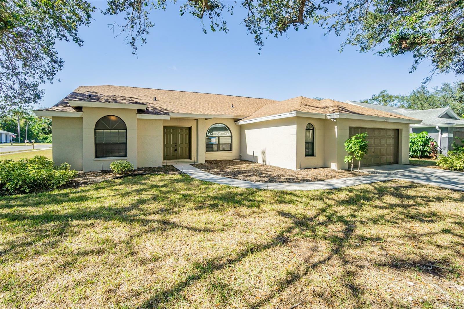 Property Photo: 8360 Palm Lakes Court FL 34243
