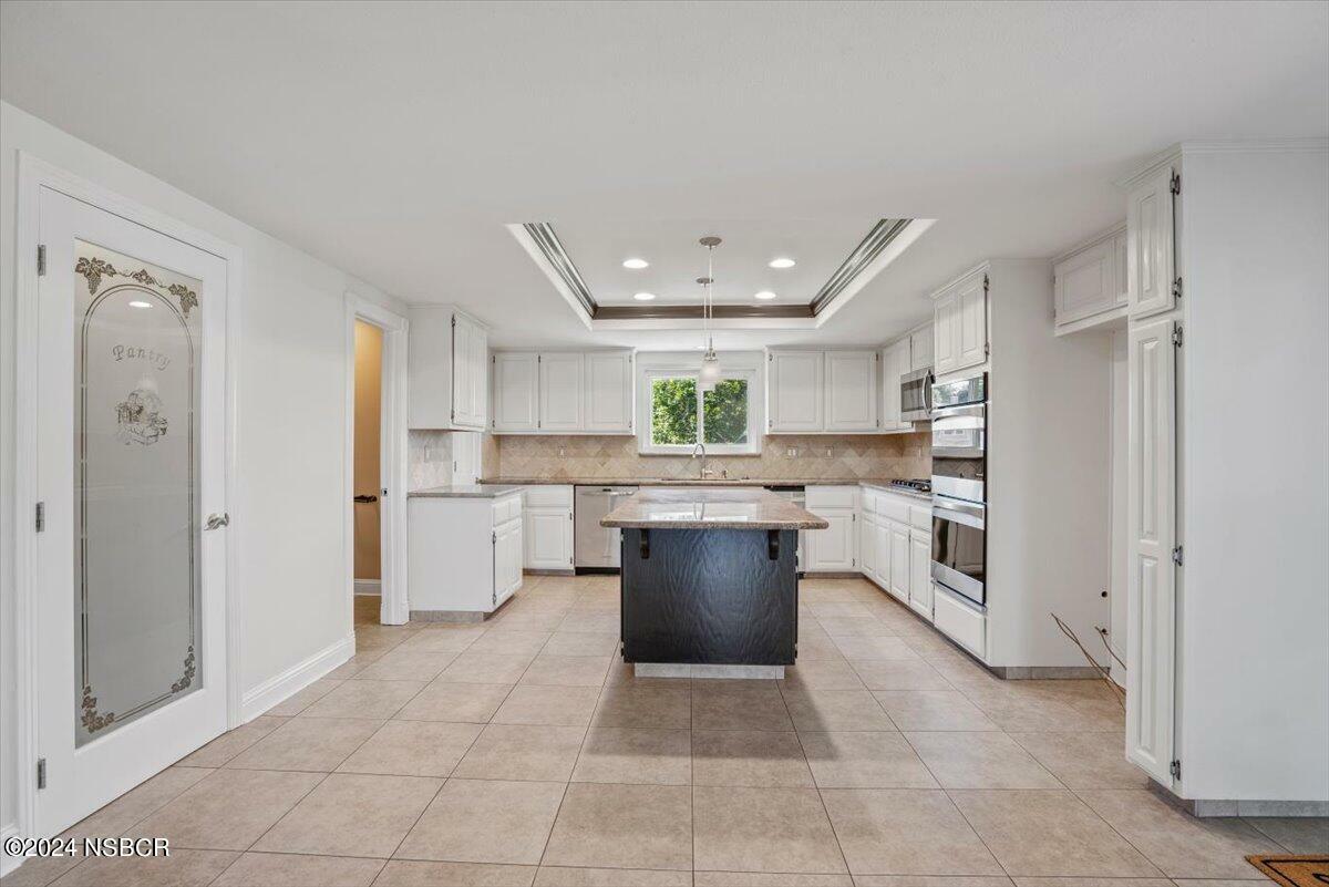 Property Photo:  5643 Oakhill Court  CA 93455 