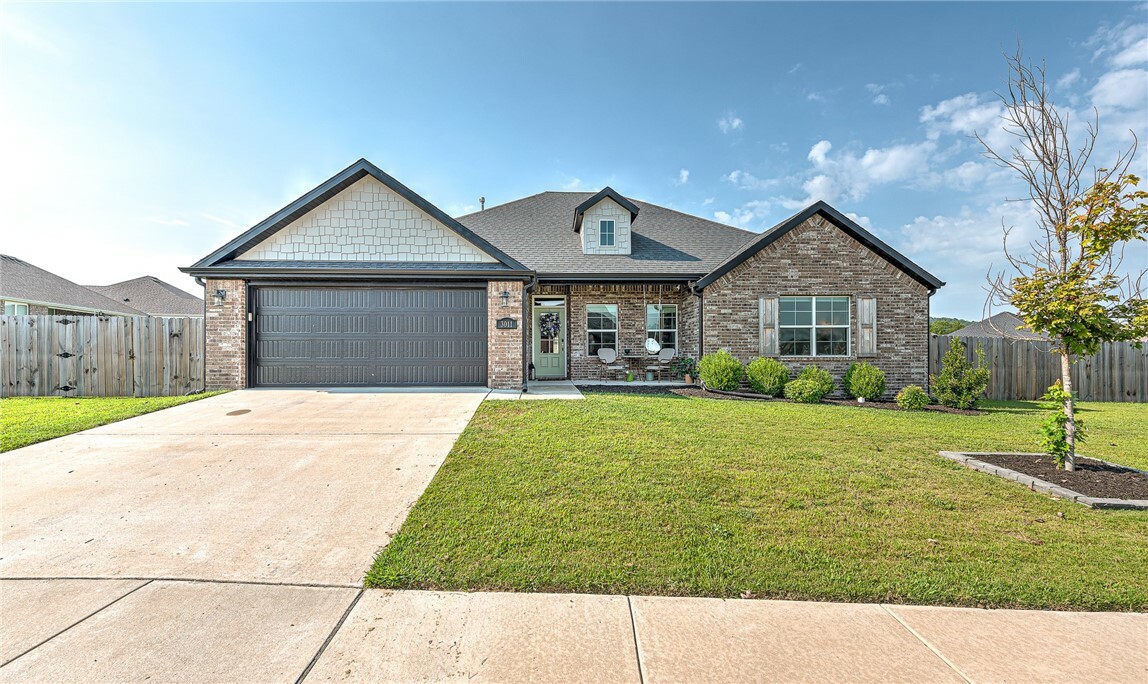 Property Photo: 3011 E Calgary Avenue AR 72701