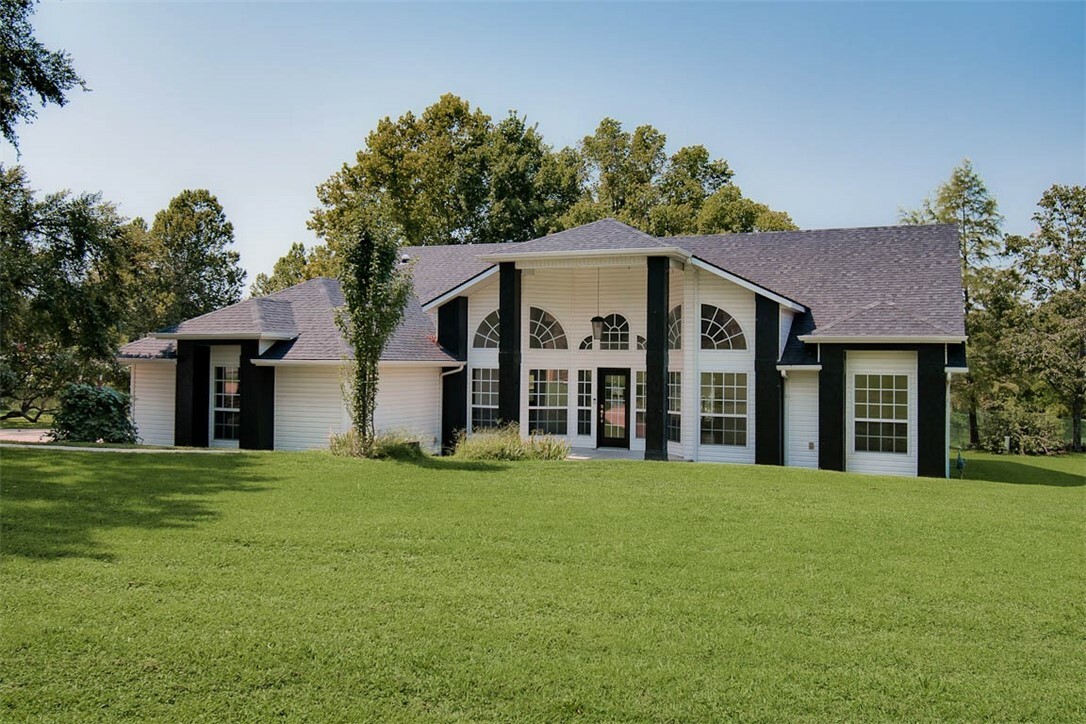 Property Photo:  1863 S Fescue Court  AR 72701 