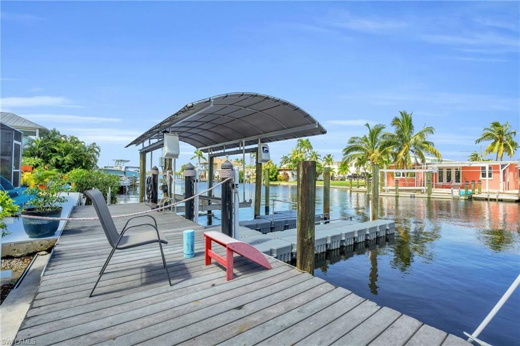 Property Photo: 2566 2nd St FL 33993
