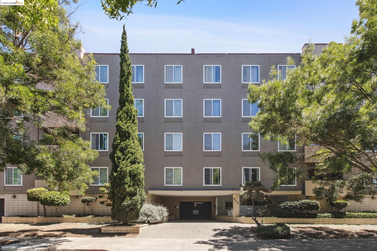 Property Photo: 330 Vernon St 408 CA 94610