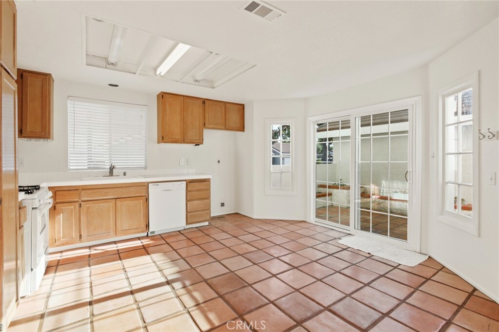 Property Photo:  53 Goldenrod 38  CA 92614 