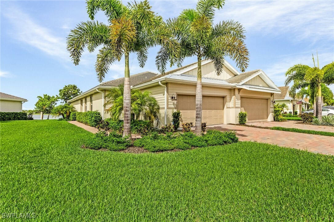 Property Photo:  14618 Edgewater Circle  FL 34114 