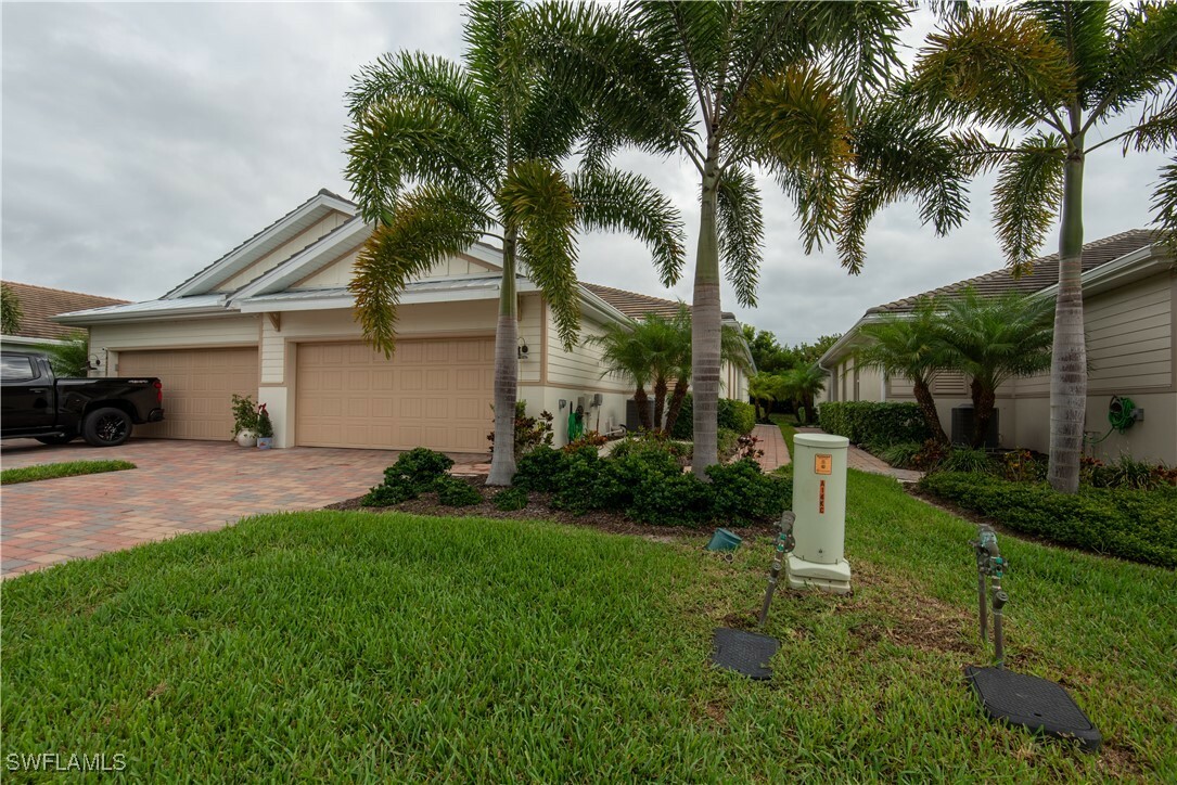 Property Photo:  14727 Edgewater Circle  FL 34114 