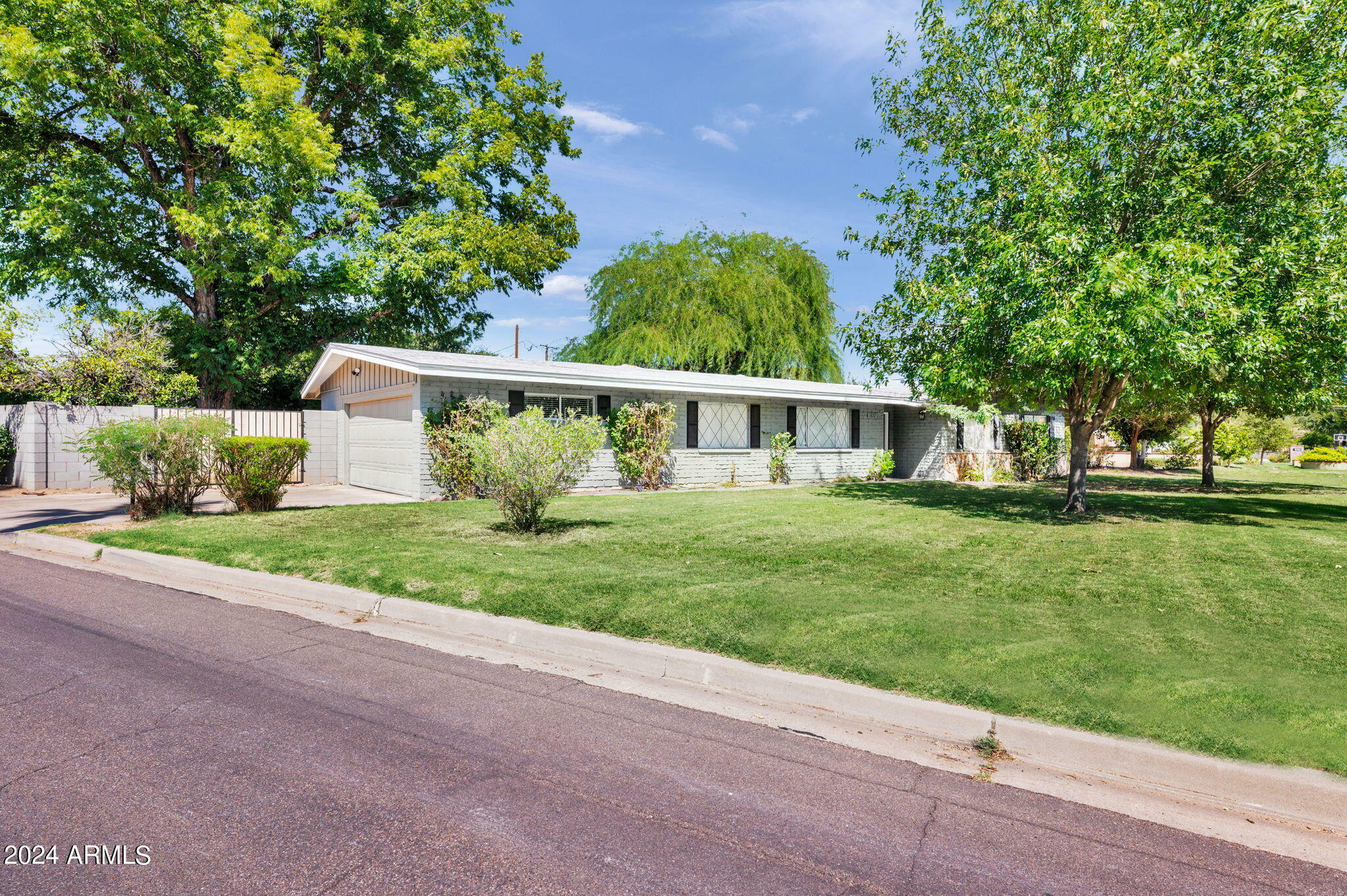 Property Photo:  1022 W Las Palmaritas Drive  AZ 85021 