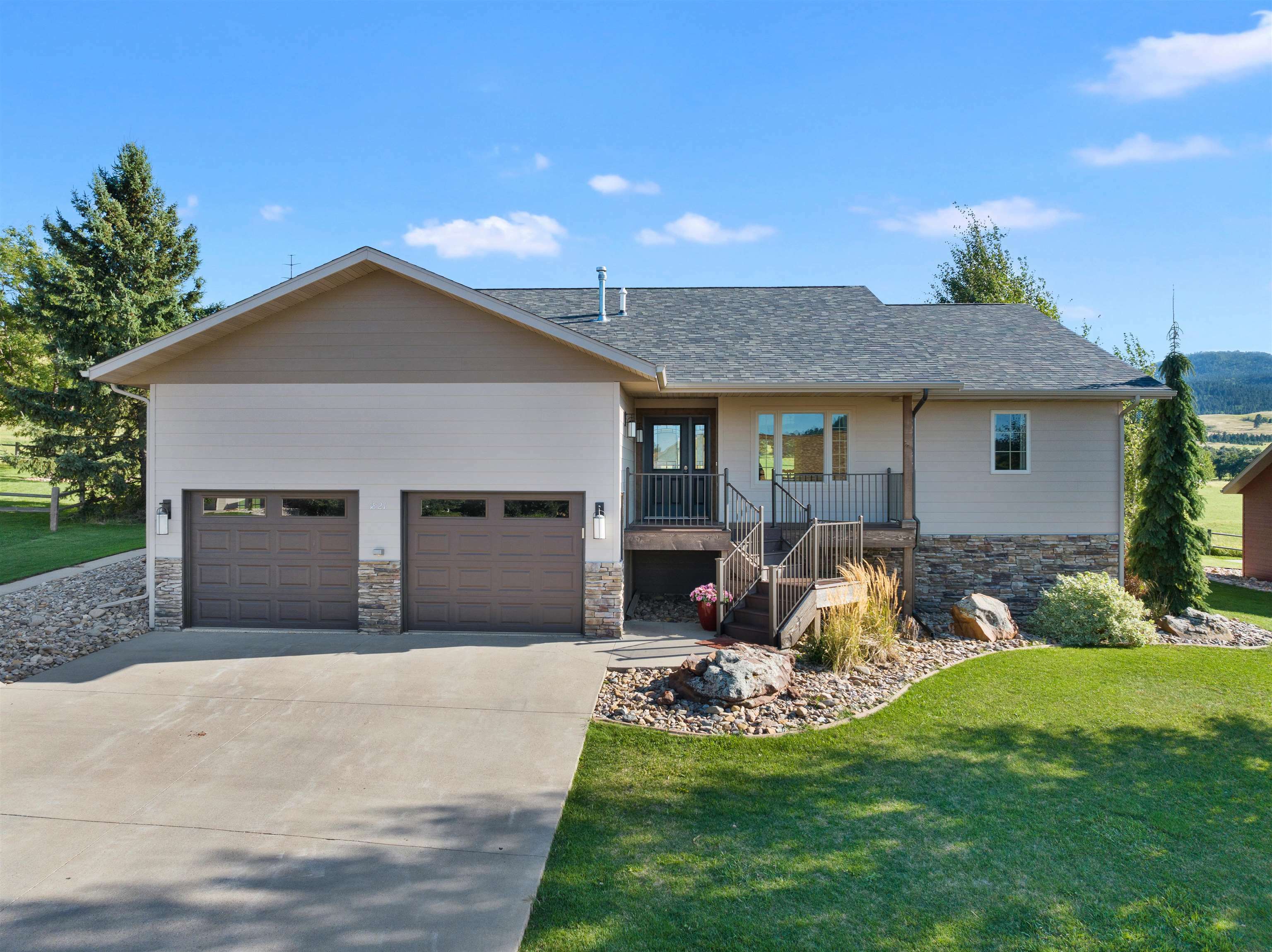 Property Photo:  1821 Country Oaks Lane  SD 57783 