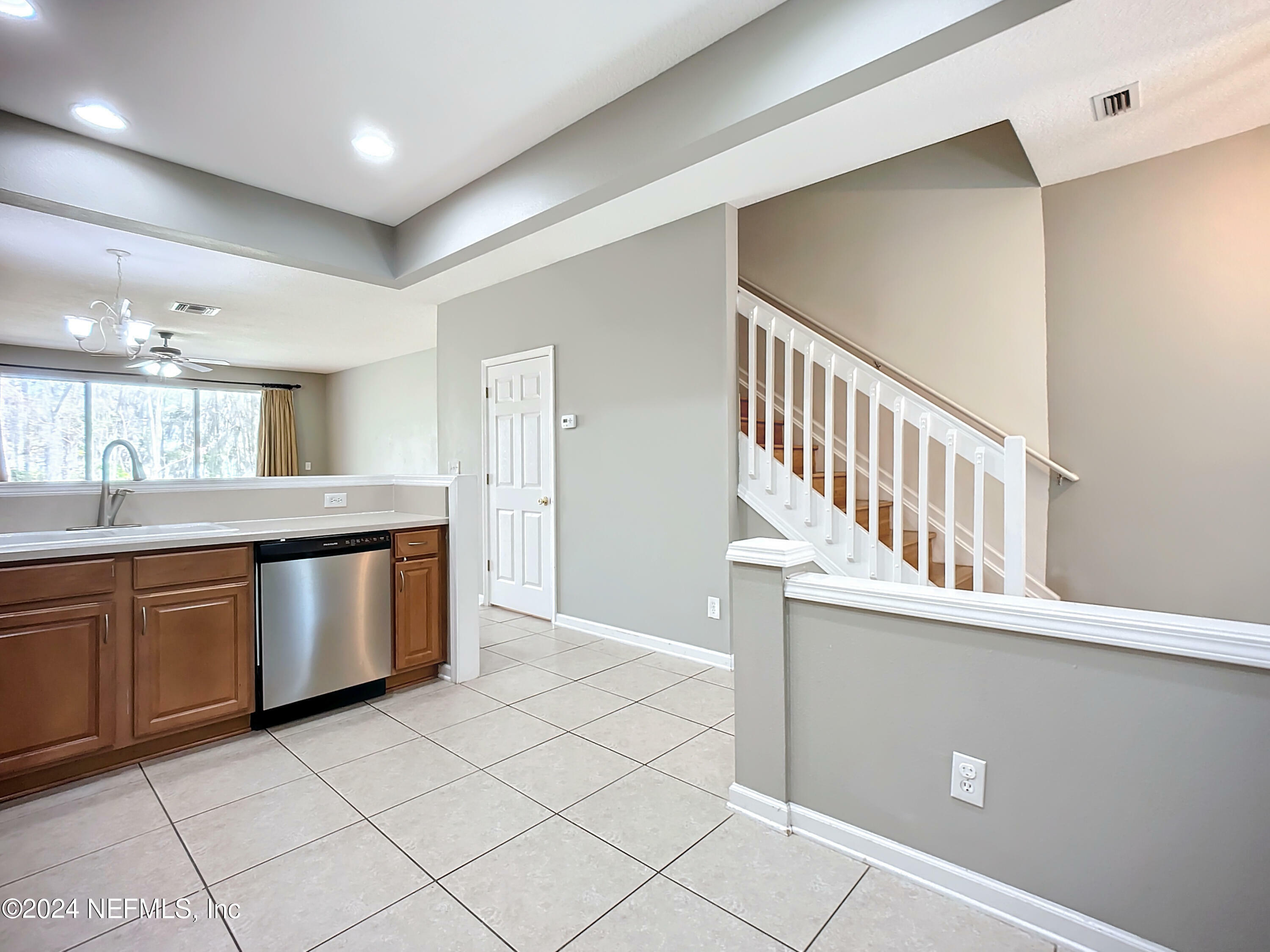 Property Photo:  8419 Twisted Vine Court  FL 32216 