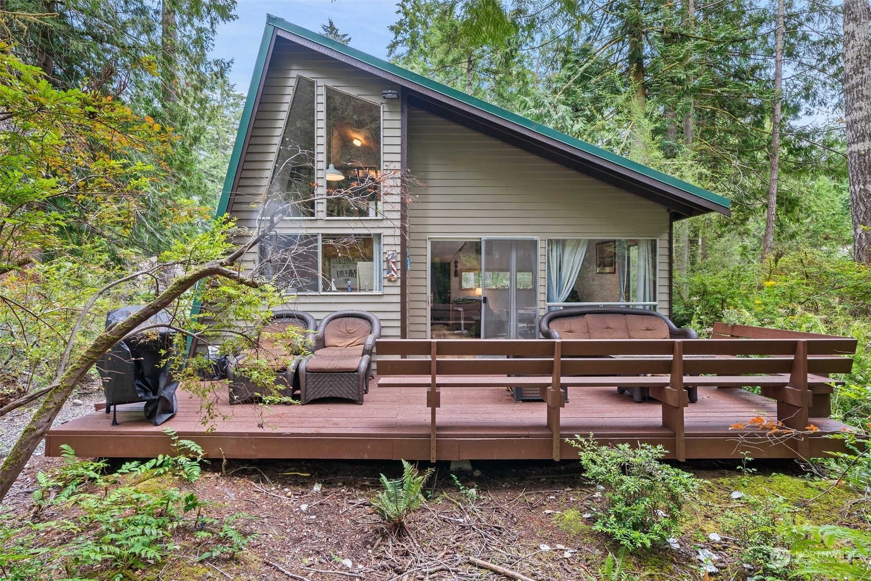 Property Photo:  608 E Barbary Road  WA 98584 