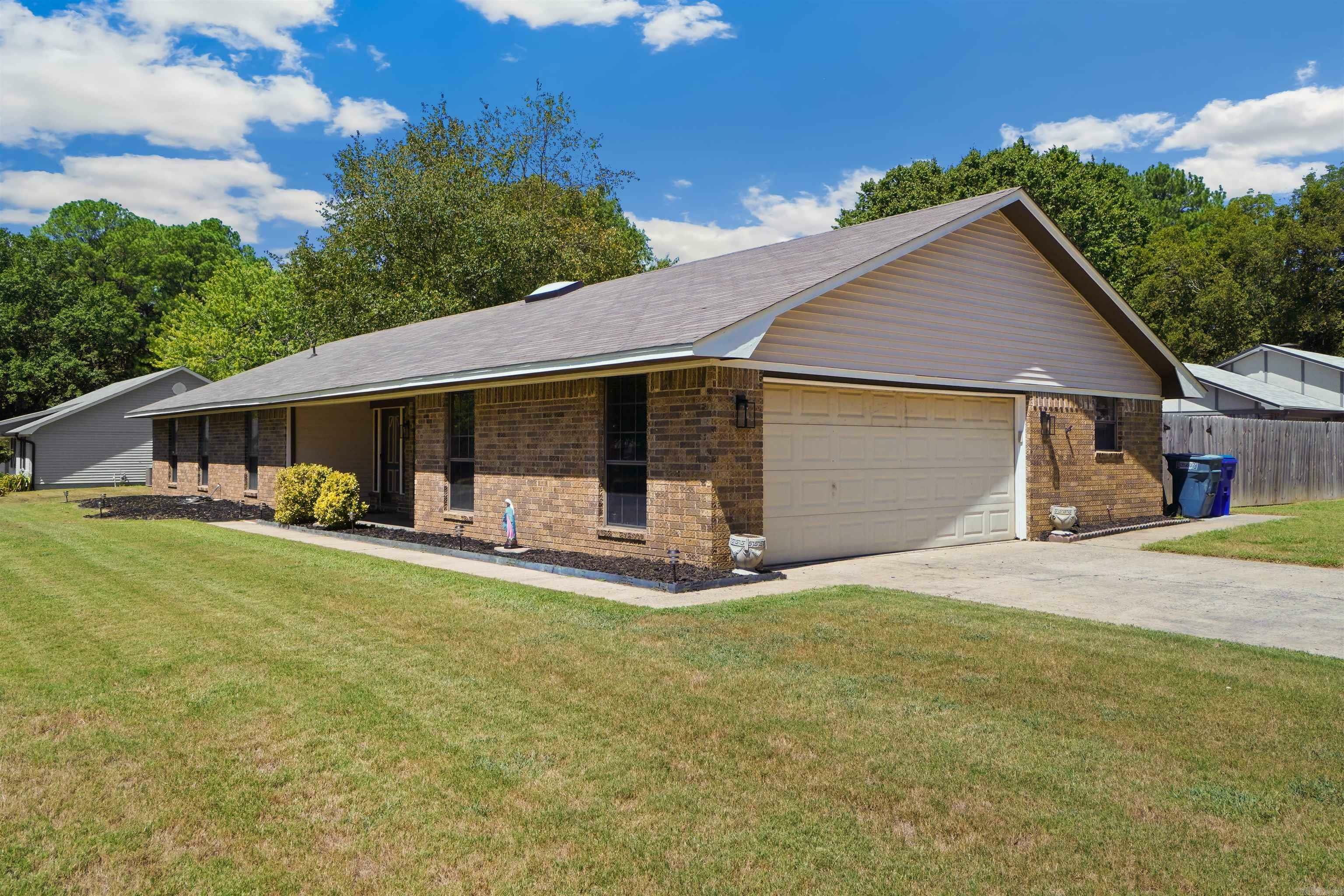 Property Photo:  1 Summerfield Drive  AR 72034 