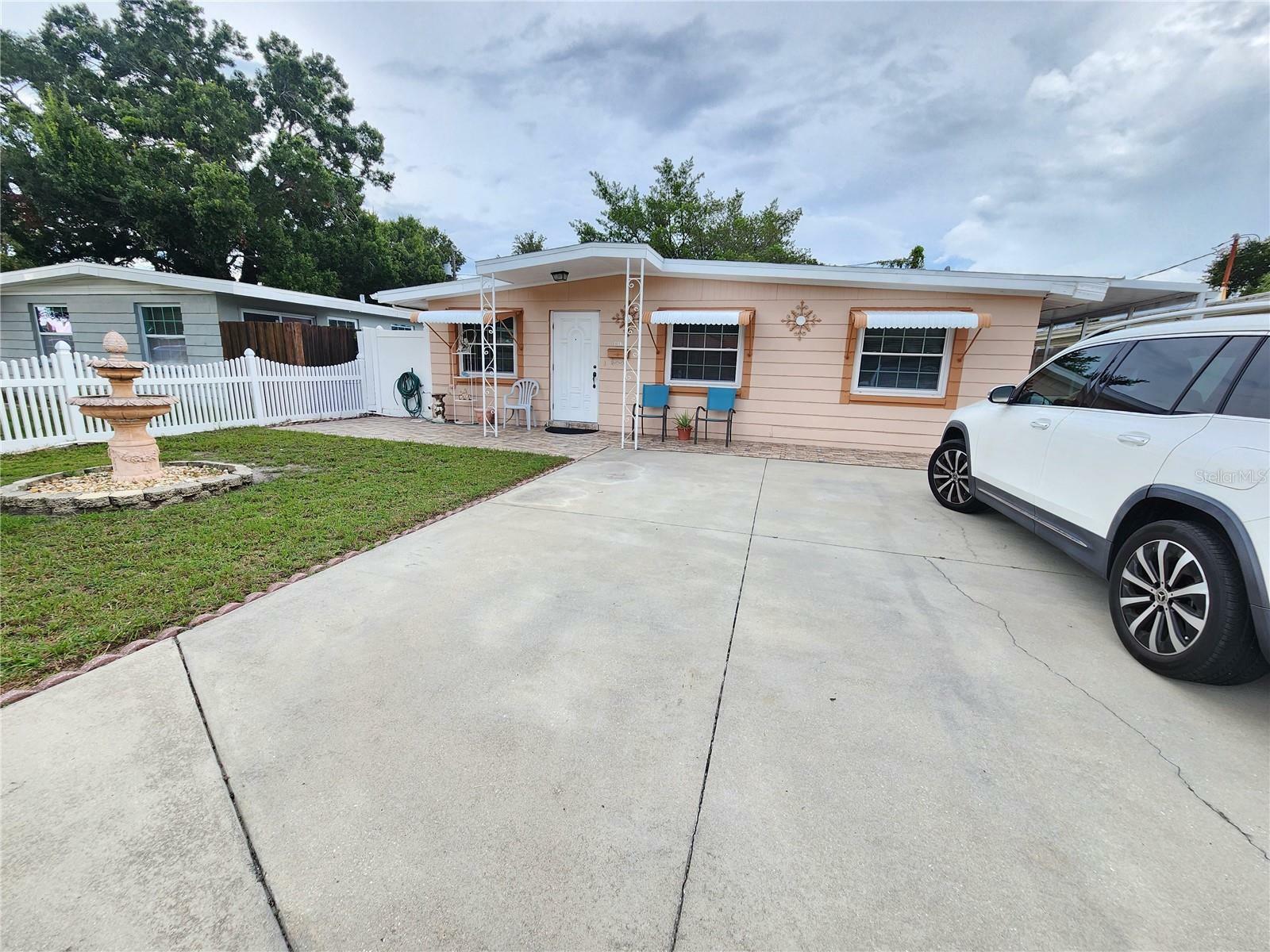 Property Photo:  813 64th Avenue N  FL 33702 