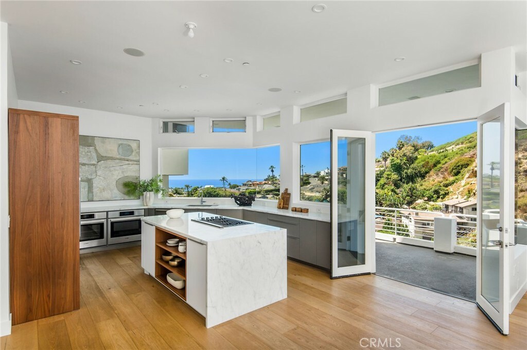 547 Temple Hills Drive  Laguna Beach CA 92651 photo