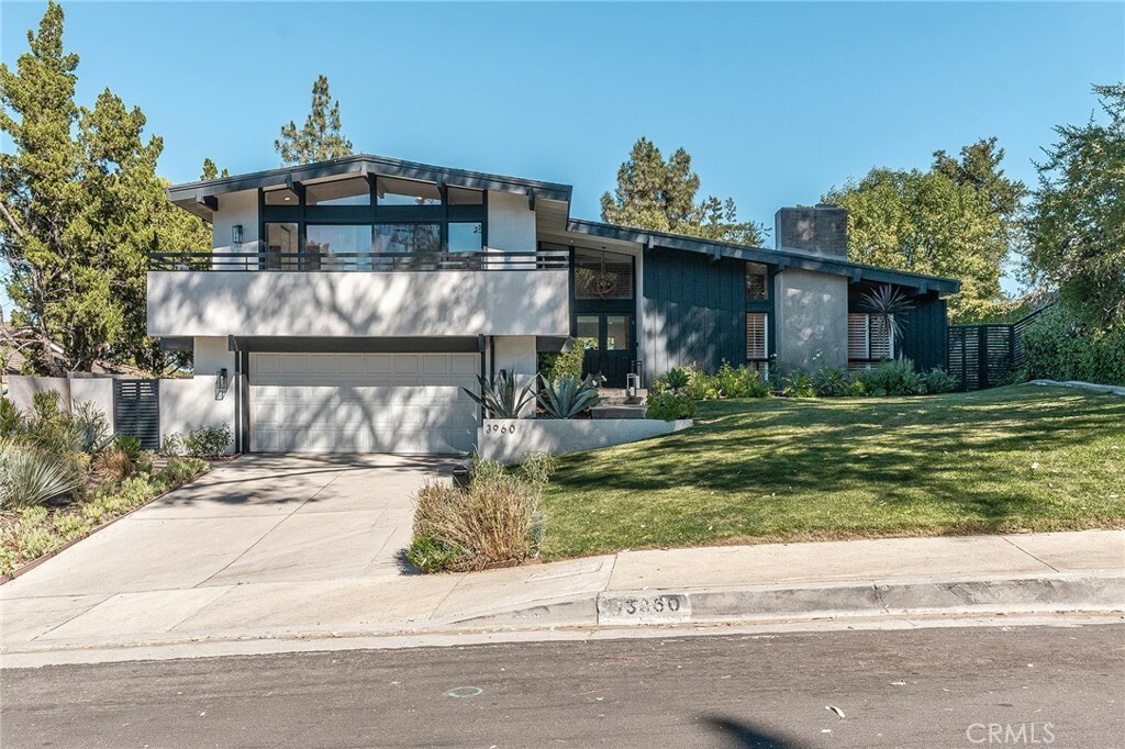 Property Photo:  3960 Ellenita Avenue  CA 91356 