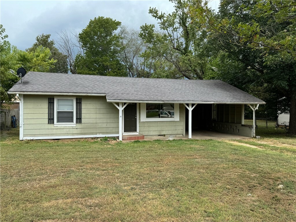 918 S Elm Street  Siloam Springs AR 72761 photo