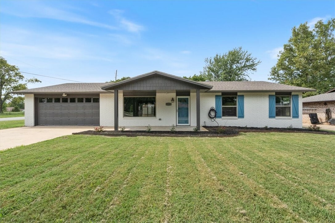 Property Photo:  2306 Sandy Street  AR 72762 