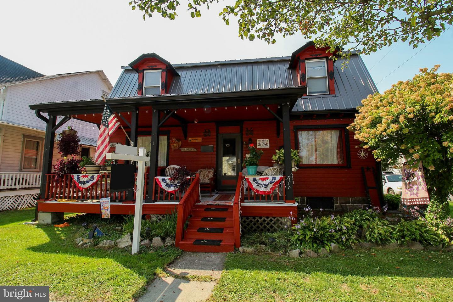 Property Photo:  606 Ridgley Street  PA 17243 