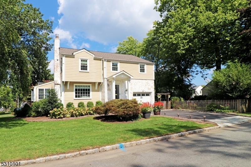 Property Photo:  10 Meadowbrook Rd  NJ 07928 