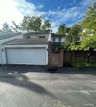 Property Photo: 165 E Long Lake Road MI 48304 2326