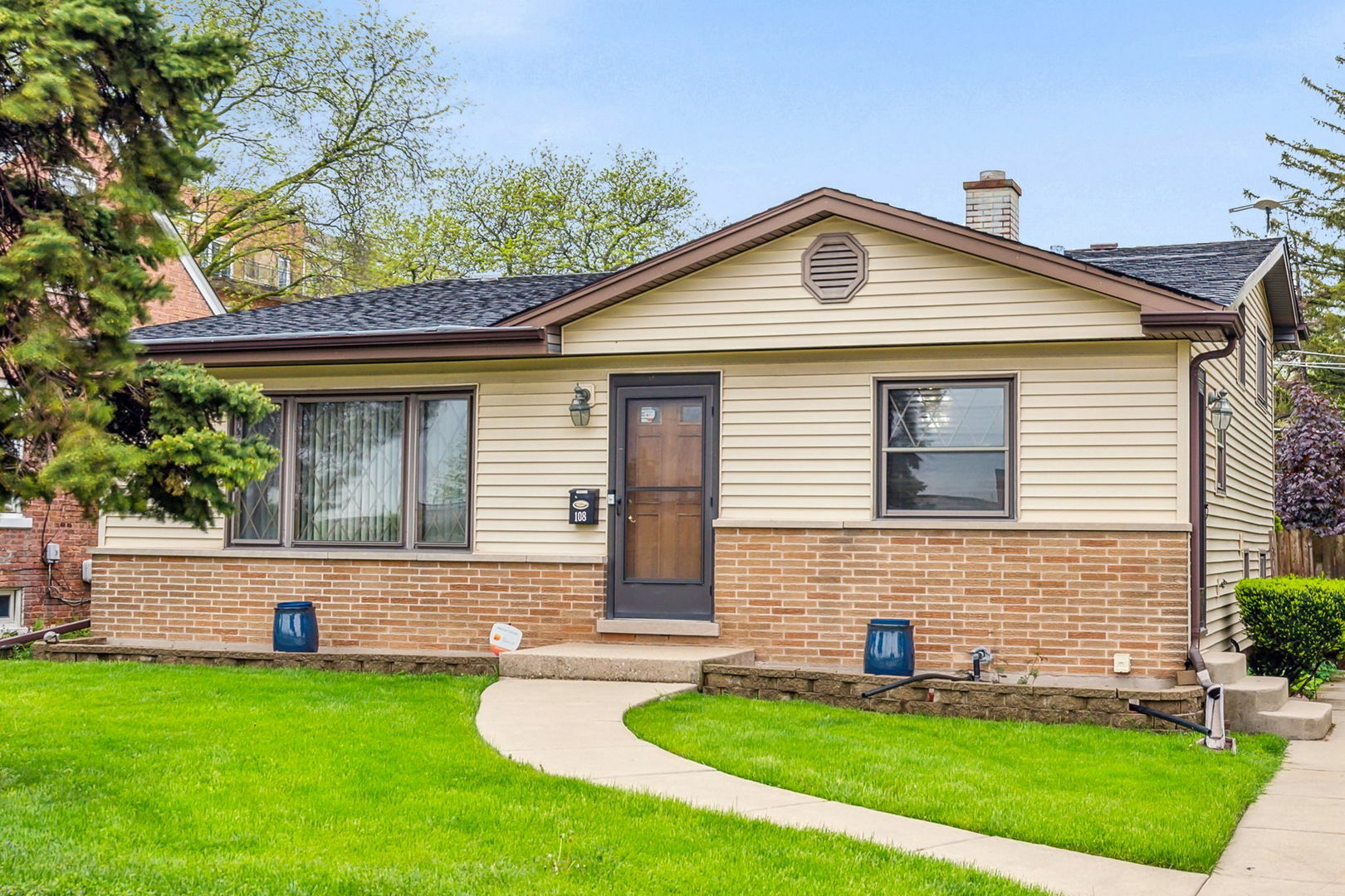 Property Photo:  108 N York Road  IL 60106 