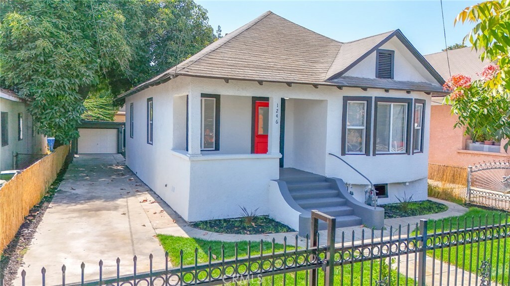 Property Photo: 1246 E 35th Street CA 90011