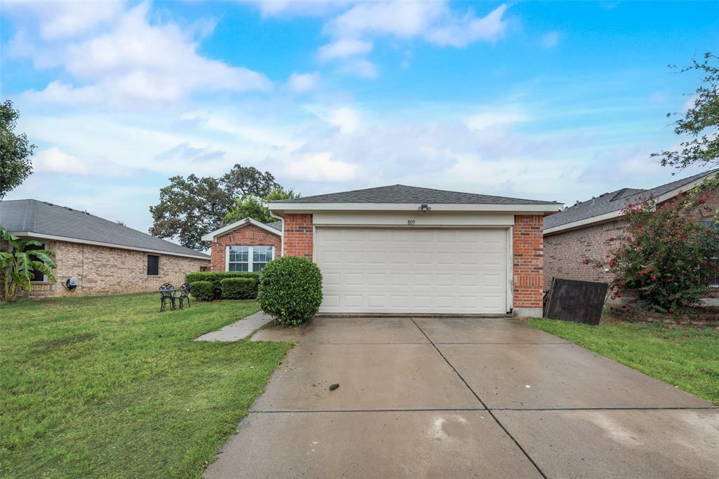 Property Photo:  809 Prairie Drive  TX 76227 