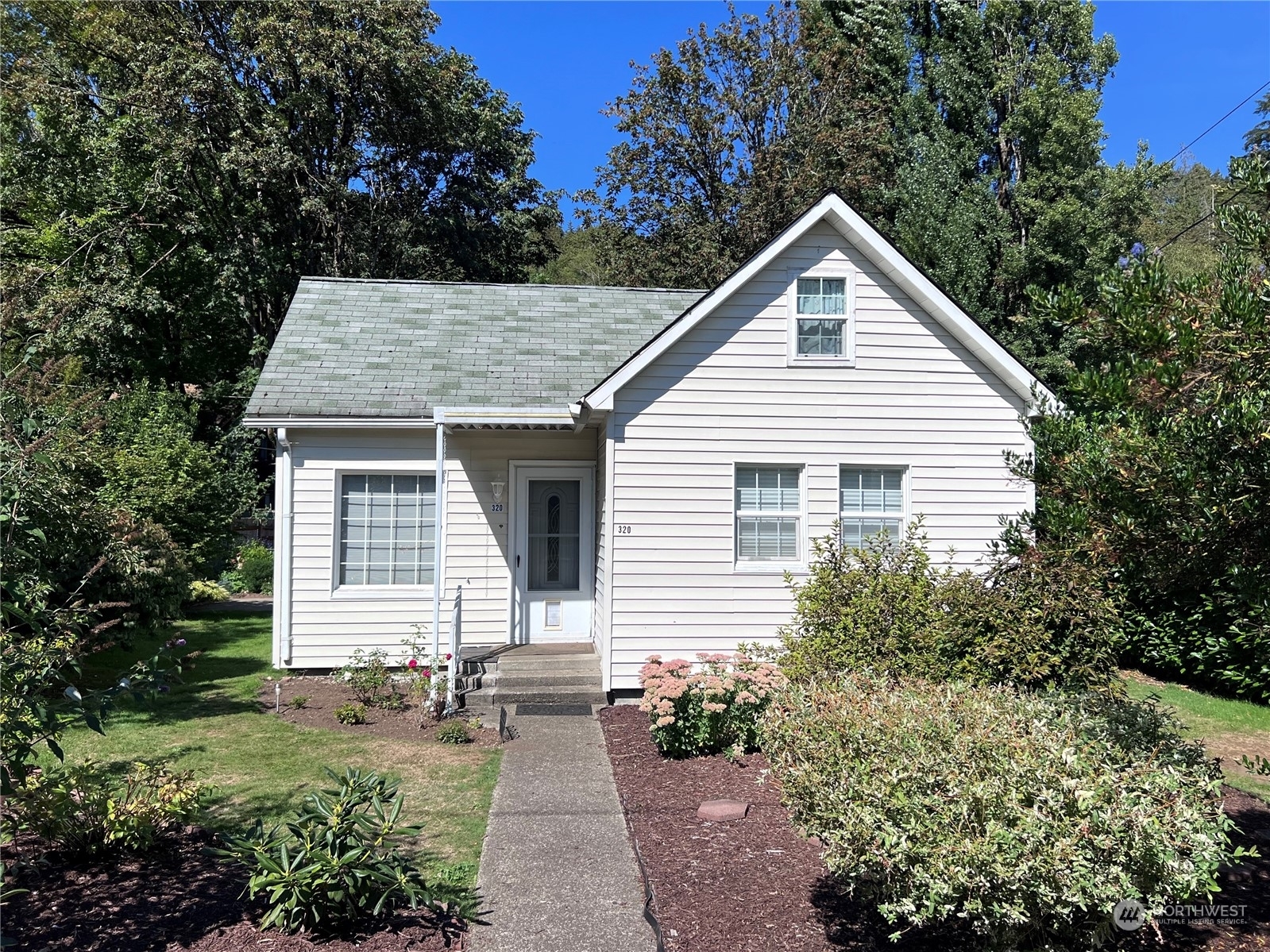 Property Photo:  320 Laurel Street  WA 98584 