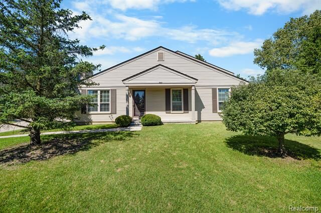 Property Photo:  3001 High Pointe Ridge Road  MI 48359 