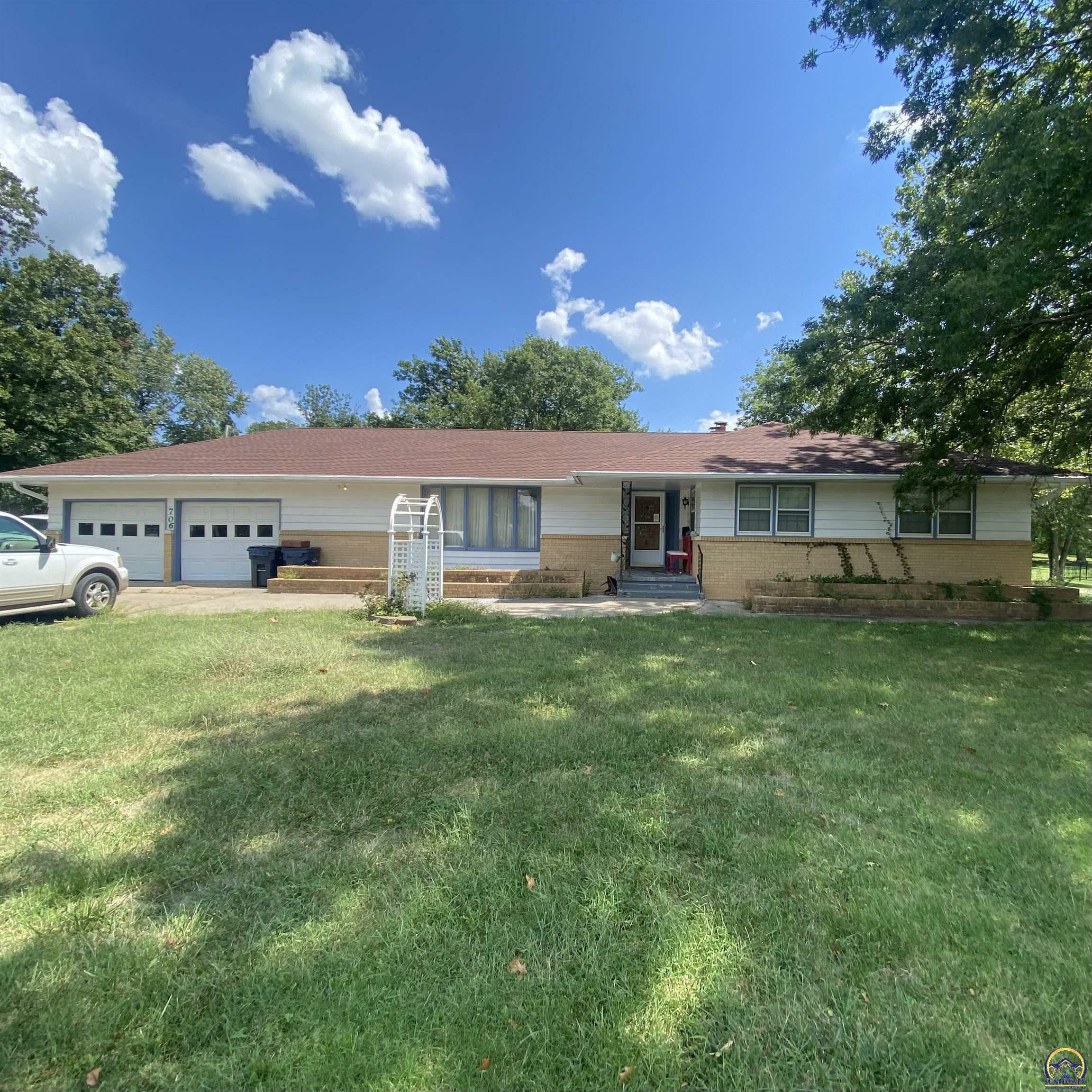 Property Photo:  706 S 5th St  KS 66523 