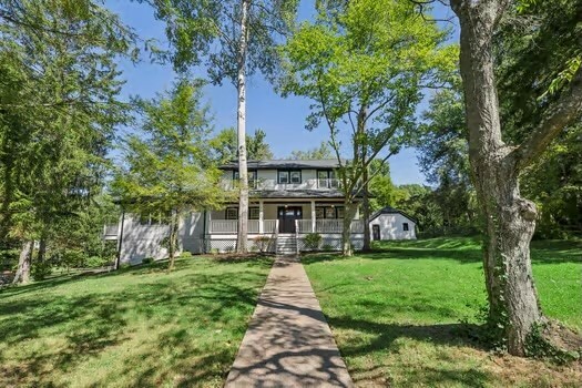 Property Photo:  3252 Comanche Rd  PA 15241 