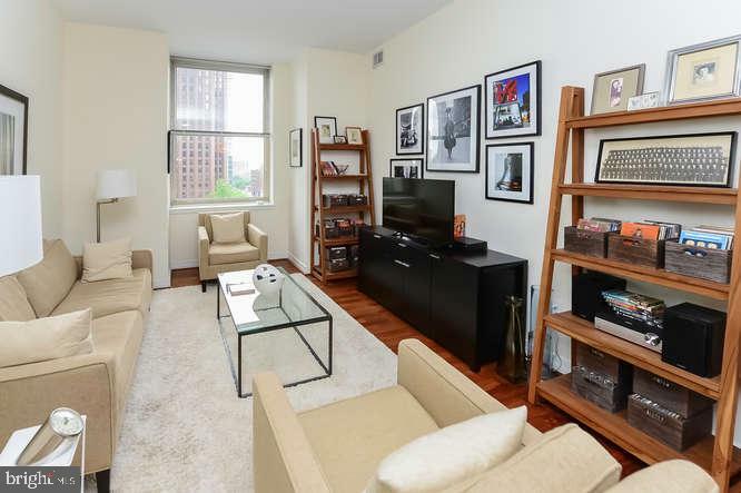 Property Photo:  1600 Arch Street 18 1407  PA 19103 