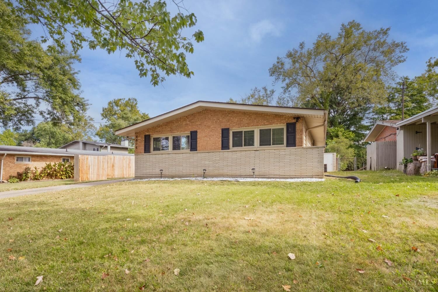 Property Photo: 8816 Fontainebleau Terrace OH 45231