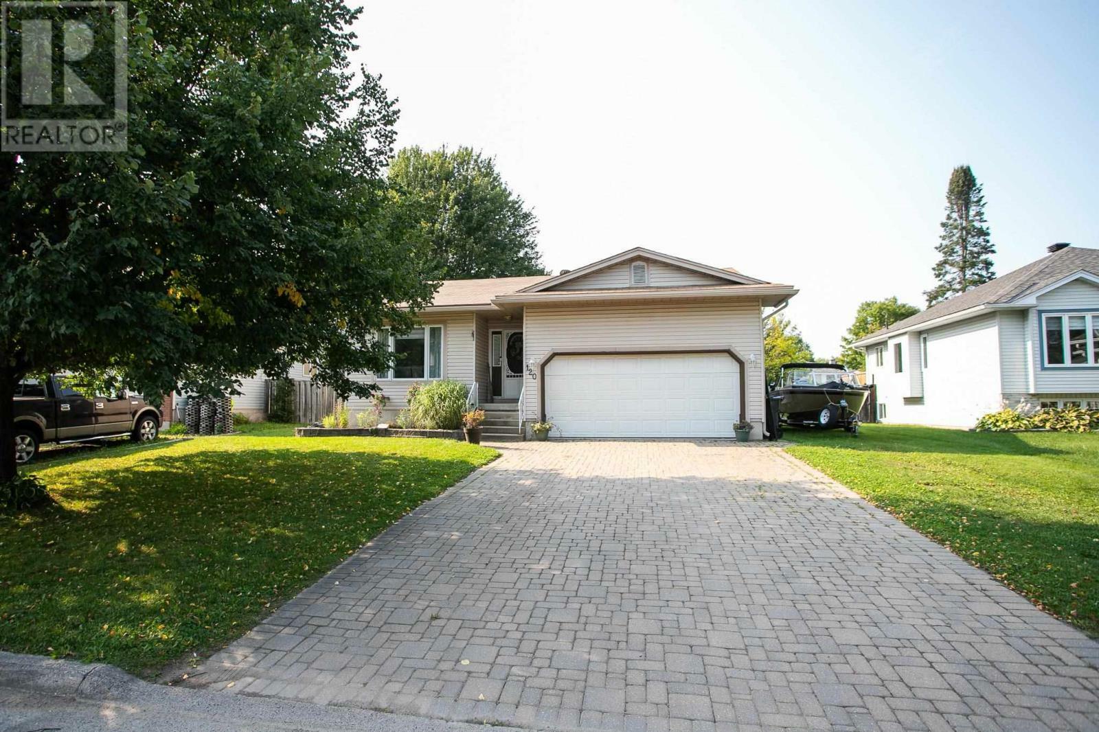 Property Photo:  120 East Champagne Dr  ON P6A 6S7 