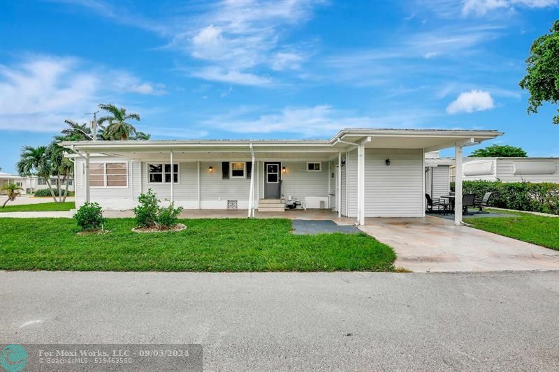 Property Photo:  5720 Lakeshore Dr  FL 33312 