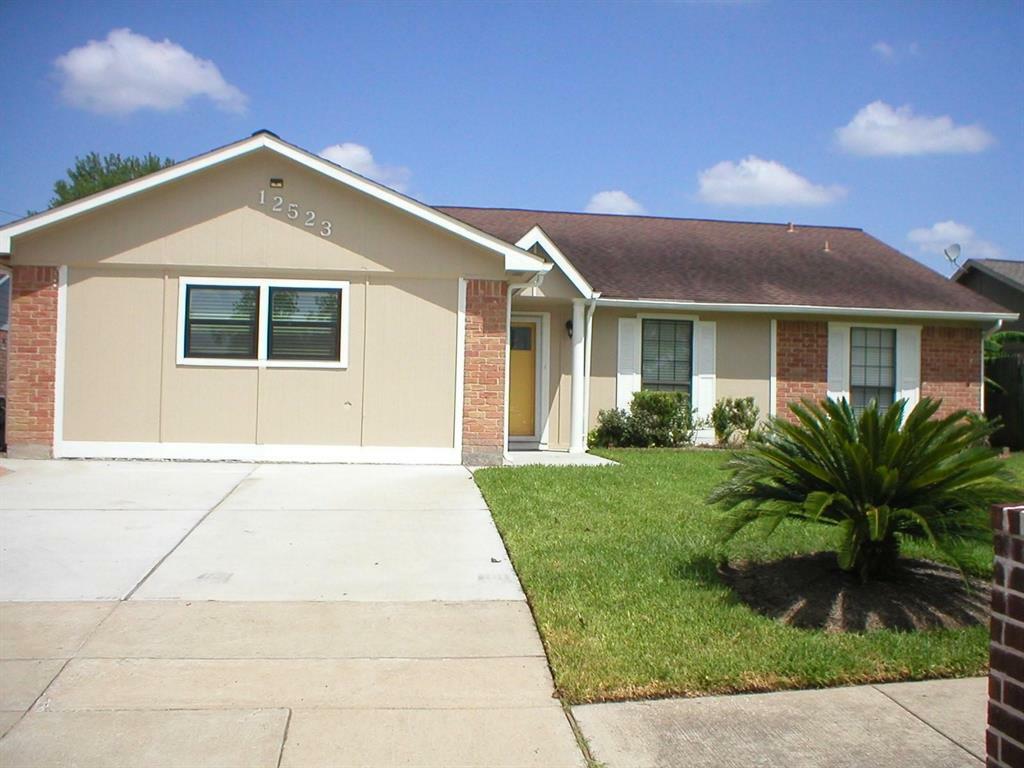 Property Photo:  12523 Astoria Boulevard  TX 77089 