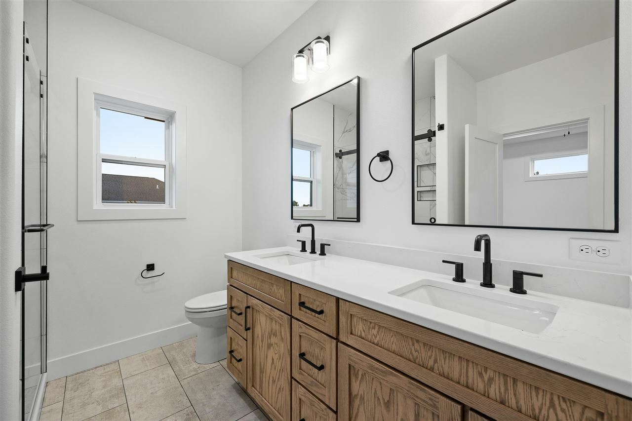 Property Photo:  1704 Croell Avenue  IA 52340 