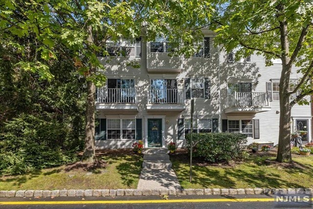 Property Photo:  2191 Kent Court  NJ 07430 